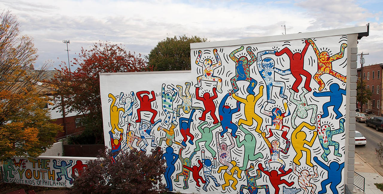 We The Youth, by Keith Haring 
Philadelphia, USA
Pop artist Keith Haring pioneered street art in the subways of New York in the early 1980s. By 1987, his chalk drawings were world-famous. This mural in the Point Breeze neighbourhood of Philadelphia, Pennsylvania, was created together with high-school students in September 1987, and is the only one of Haring’s collaborative murals to remain in its original location – despite the fact it was intended to be temporary.